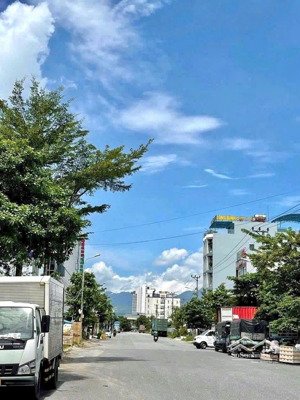 hàng vip mặt tiền phùng hưng ngang 5m cách biển chưa tới 100m