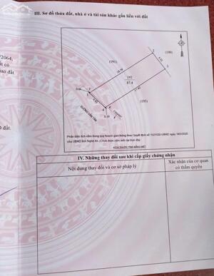 Mặt đường Văn Tân - Hưng Dũng, đường thảm nhựa đẹp, 2 ô tô tránh thoải mái.