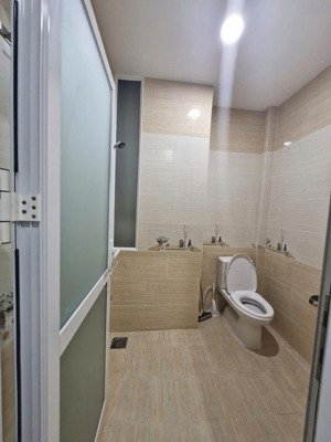 cho thuê phòng trọ đường dương quảng hàm, gần cv văn hóa gò vấp. giá 3tr5