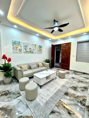 bán nhà long biên - ô tô đỗ cửa - 5 tầng - thang máy - gần mặt phố - ở sướng