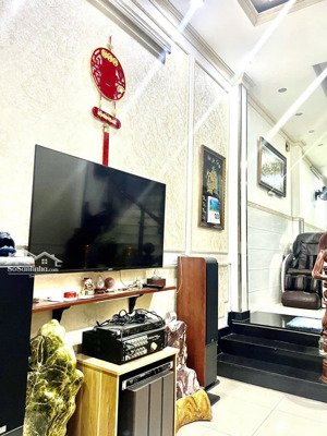 bán nhà 2 mt hẻm xe hơi nguyễn đình chiểu p. 4 phú nhuận. lh điệp 