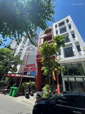 tòa căn hộ 6 tầng sát an thượng- nhánh mỹ đa đông 12 - dòng tiền 180tr- dt lớn 252m2