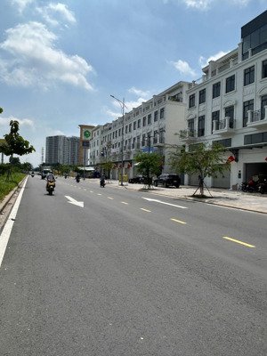 nhà xây 5 tầng - 5 x 20m - mặt tiền đường song hành lakeview city - p. an phú q2