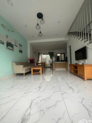 cho thuê nhà đầy đủ nội thất tại tại oasis city thới hòa, bến cát, bình dương