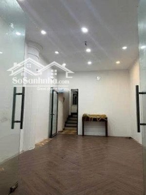 cho thuê nhà mặt phố trần quốc toản - hoàn kiếm: diện tích 45m tầng 1 riêng biệt, mặt tiền 7.5m