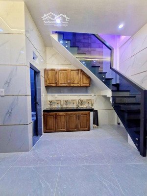 ngay nguyễn sơn - tân phú. nhà 2 tầng - sát mặt tiền. giá 1,x tỷ. cho thuê 6 triệu/tháng