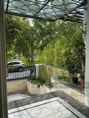 chính chủ cho thuê biệt thự liền kề k4 ciputra hà nội, full nội thất, view đối diện công viên