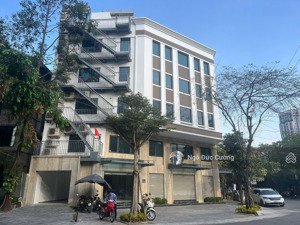 cho thuê tòa nhà trần hưng đạo 250m x 7t, mt 15m, hạng a, trung tâm hoàn kiếm giá tốt lh 