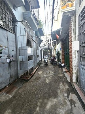 chính chủ bán gấp nhà định công 34m 2 tầng mặt tiền 5.8m, ngõ nông rộng,sổ vuông giá đầu tư 6.6 tỷ