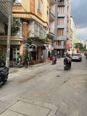 duy nhất 1 căn dân xây phố hoàng quốc việt, cầu giấy. diện tích 40m2, 4 tầng, chỉ 20m ra phố