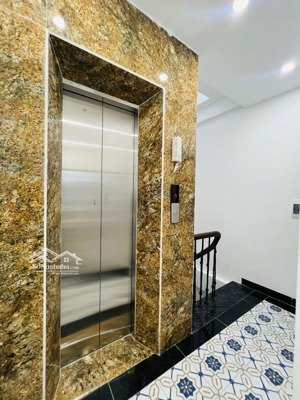 bán nhà gấp 41.2m, thang máy, 5 tầng, 6 ngủ , full nội thất. hơn 8 tỷ