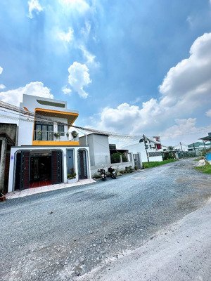 bán căn villa mini, nhà mới, đường trước nhà lớn giá rẻ