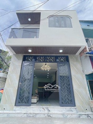 nhà đẹp tặng hết nội thất (4.5x9)1 lầu đúc, hẻm xe hơi đường bà hom