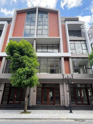 bán nhà phố 64m2 giá 8.9 tỷ vh ocp3, hướng đn, 5 tầng, 6 phòng ngủ gần công viên nội khu, cv nước