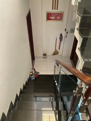 sát kinh dương vương! nhà mới 4 tấm hồng bàng. dt: (4,5x15)m giá: 6.8 tỷ(tl)