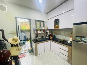 nhà ngang 4x 11,5 hẻm xe hơi đậu cửa - xây dựng kiên cố