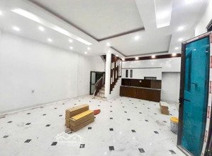 nhà đẹp diện tích rộng không một điểm trừ 4t-46m2 đủ nội thất 200m ra ql6 600m ra bến bx yên nghĩa