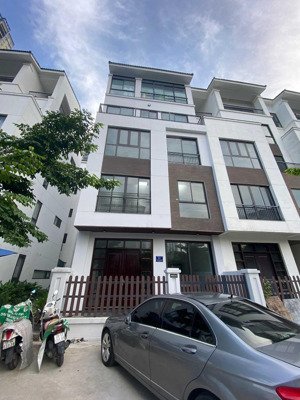 cho thuê nhà lk 96 nguyễn huy tưởng 75m x 5 tầng mt 5m ô tô đỗ quanh thang máy 9 phòng sd giá 45tr