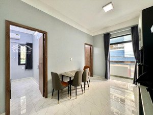 cho thuê căn hộ 2 phòng ngủ 1pk bancol, máy giặt riêng, rộng 55m2, full nt, ngay cầu vượt 3 tháng 2