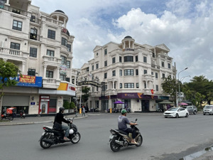 hiếm. thống nhất 2 tầng 3 phòng ngủ, đang cho thuê có dòng tiền. 4.x tỷ