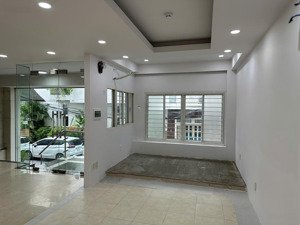nhà đường hoa phố ẩm thực, giá dưới thị thường, dòng tiền 150 triệu mỗi tháng