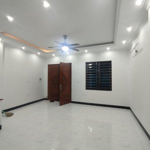 nhà di trạch 36m2, 4,5 tầng sát đường oto