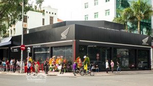 khuôn đất góc 2 mt tiền quang trung 15x20m kết cấu: c4 ctxd: hầm 7 tầng hđt: 160tr/tháng giá: 42 tỷ