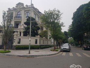hạ 13 tỷ! bán gấp biệt thự làng việt kiều châu âu, hà đông. dt 500m2, mt 16m, 2 mặt, view vườn hoa