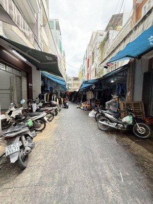 mặt tiền chợ hoàng hoa thám - ngang 4m -kinh doanh sầm uất-sổ a4- đang cho thuê dòng tiền ổn định