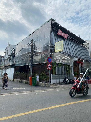 siêu phẩm góc 2 mặt tiền đường dương quảng hàm dt: 20x15m kết cấu: 2 tầng hđt: 175tr/th giá: 42 tỷ