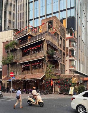 cho thuê góc 2 mặt tiền - trung tâm quận 1 - ngã 4 cà phê