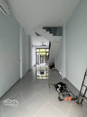 cho thuê văn phòng tại mt nguyễn tuyển, 60m2, sân đậu xe rộng rãi, view đẹp