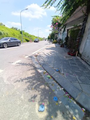 ngõ ô tô: 73,6m2 tương lai ra đường lớn