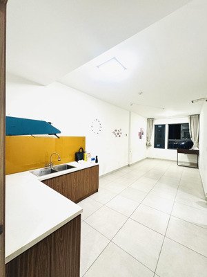 chính chủ cần cho thuê căn hộ citi esto 2pn-2wc nội thất cơ bản, có 1 máy lạnh có thể vào ở ngay