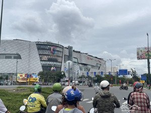 bán nhà sau lưng gigamall phạm văn đồng - ngang 4.55m - khu vực hiếm - giá 5.7 tỷ