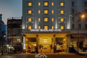 khách sạn 3* lớn nhất (đường tên lửa) dt: 20x20m 6 lầu 50p giá 60 tỷ