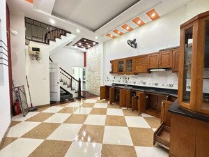 cho thuê nhà trần duy hưng 5 tầng 60m2 ô tô 7 chỗ vào nhà