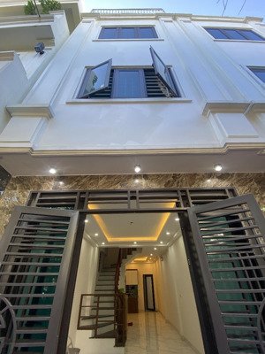 3,65 tỷ, chính chủ bán nhà xây 4 tầng vừa ở vừa cho thuê, cạnh đh sự phạm thể thao, phụng châu