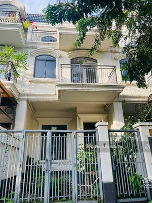 bán nhanh nhà phố lakeview city dt 5x20m 1 trệt 3 lầu, đang chờ sổ giá bán 17 tỷ, nhà thô decor dễ