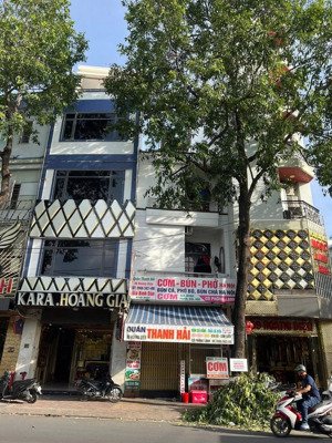 bán nhà 3tầng 72,7m2 chỉ 13,5tỷ. mặt đường hoàng diệu nha trang. đang cho thuê có dòng tiền ổn định