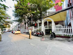 hiếm - hẻm xe hơi tránh 8m, trần nhật duật, q1 - 6m x 10,6m - cấp 4 - chỉ 13 tỷ bl 