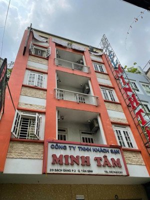 bán khách sạn 32 phòng, dt: 8x27, hầm+ 5 lầu, full nội thất, 55 tỷ tl