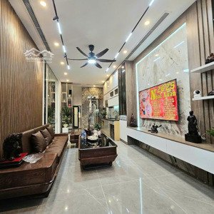 cực phẩm. bán nhà gia thụy, thang máy long lanh, tặng full nội thất xin sò, 10m ra phố, giá mềm