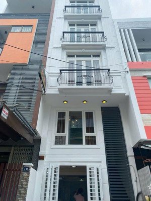 cần chuyển nhượng nhà 5 tầng dt ...56m2 ......sử dụng tiẹn nghi 10.phòng. ...
đường 7m5