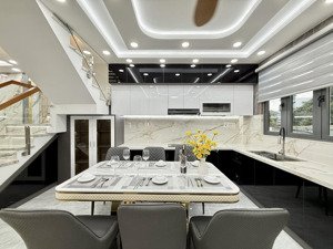 nhà có thang máy, đường dương thị mười, dt: 5x10m, nở hậu 6m, lửng, 3lầu, 4pn, sân thượng, gara ôtô