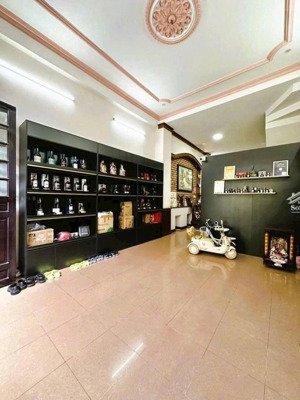 hạ 1 tỷ, xe hơi vào nhà lê quang định, 111m2 ngang 4.5m, 3tầng, 14.5tỷ