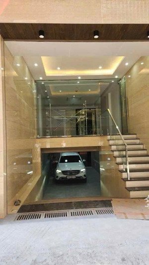 toà vp cầu giấy vip 9 tầng thang máy, có hầm, vừa ở vừa kd, gần công viên, sát phố