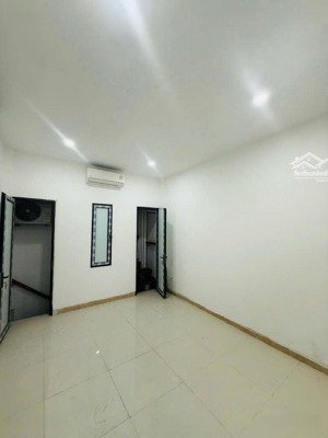 bán nhà lạc long quân tây hồ 50m 6 tầng thang máy gara ô tô giá 12.6 tỷ