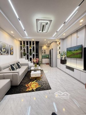 nhanh chân! nhà đẹp láng hạ ở ngay - 40m2 5 tầng- ngõ thông- gần phố- 3 gác tránh nhau