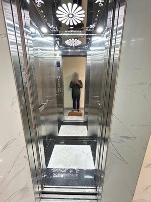 tìm đâu ra căn nhà 5 tầng có thang máy xịn oto đỗ cửa ở gia lâm mà chỉ nhỉnh 5tỉ-40m2 đẹp bề thế..